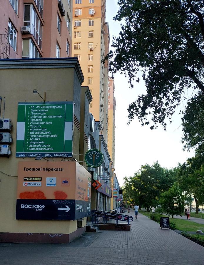 Просторі Апартаменти Kyiv Exterior photo