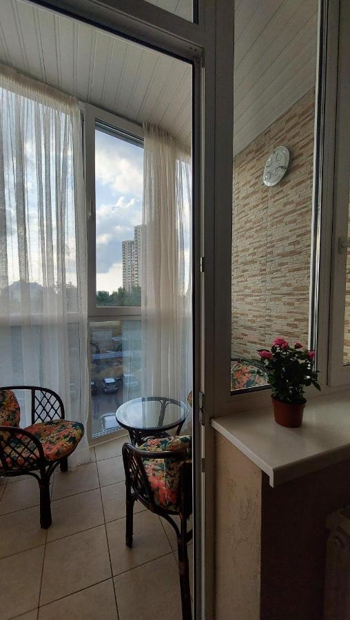Просторі Апартаменти Kyiv Exterior photo