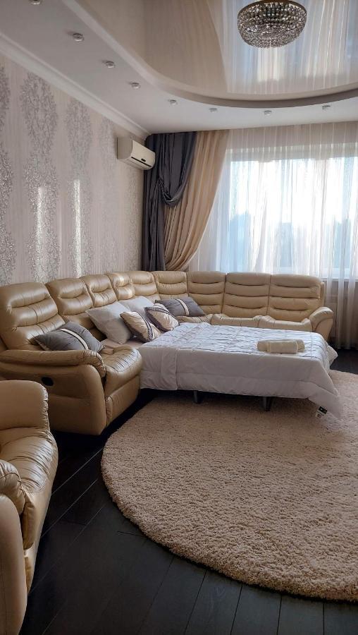 Просторі Апартаменти Kyiv Exterior photo