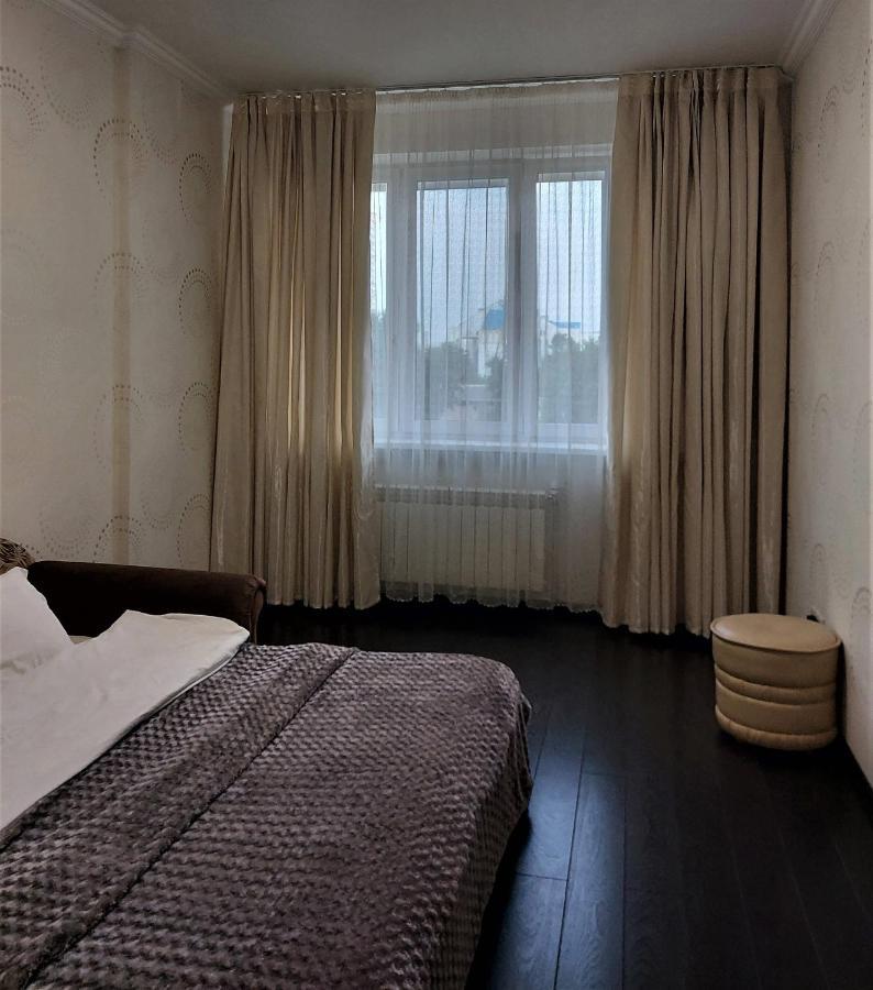 Просторі Апартаменти Kyiv Exterior photo